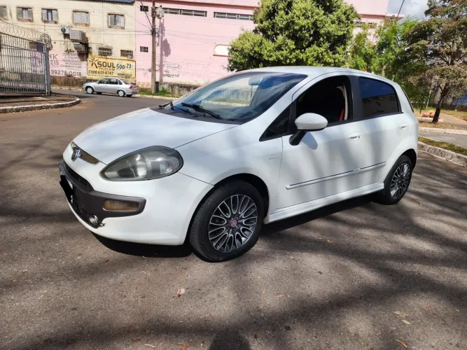 Fiat Punto Sporting 1.8 Flex 8v/16v 5P 2014