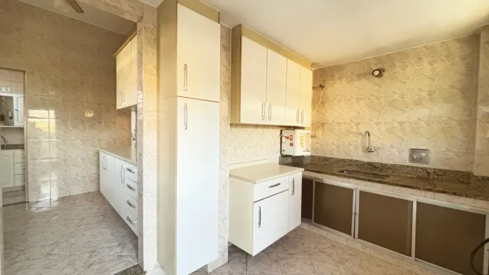Casa para Alugar, 2 Quartos com Garagem, Vila com Portão Eletrônico