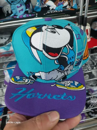 Boné Mickey pergaminho charlotte hornets 