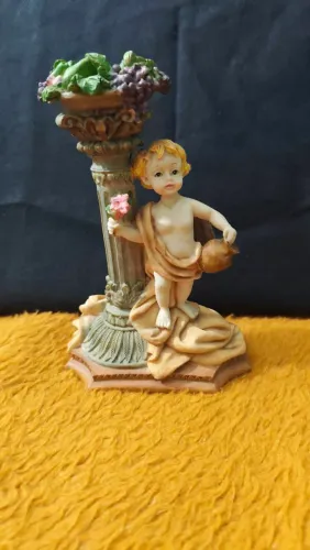 Bibelô Português Decorativo com Castiçal