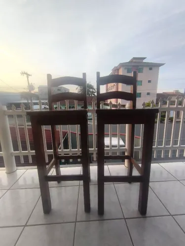 Banqueta de madeira