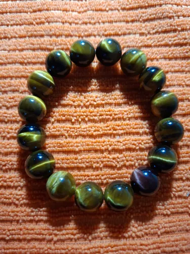 Pulseira de pedras roladas Oho de Tigre, com esferas de 18 mim e 12 esferas.