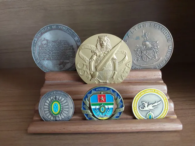 MEDALHAS NACIONAIS E INTERNACIONAIS ORIGINAIS. RELÍQUIAS HISTÓRICAS
