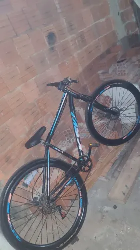 Bike aro 29 com 2 freios hidráulicos chama