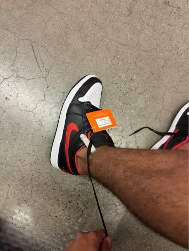 Air Jordan 1 Low Preto/Vermelho Tam. 42 - Pouquíssimo Uso + Caixa