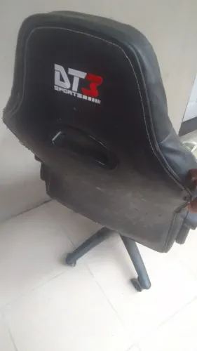 Vende-se Cadeira gamer super confortável, ideal pra qm passa horas jogando ou trabalhando