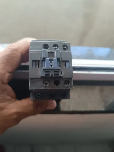 Contatora Schneider 220