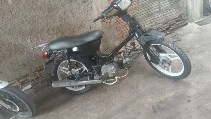Vendo traxx emplacada motor e caixa zero 