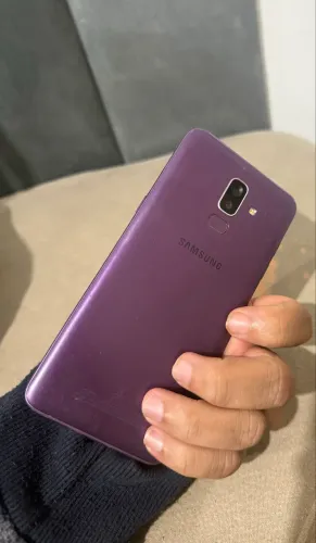 Celular J8