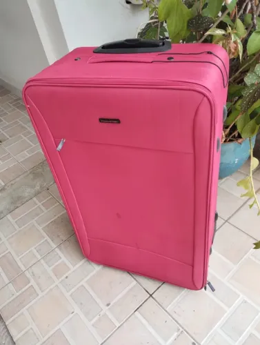 Mala de viagem de 23kg vermelha nova