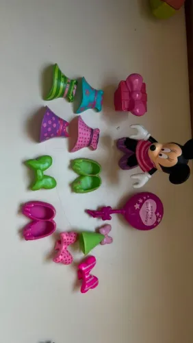 conjunto é o Fisher-Price Disney Minnie Mouse Festa de Aniversário.