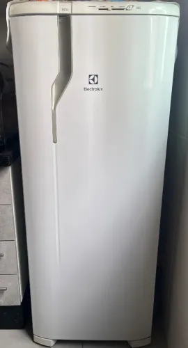 Geladeira Eletrolux 240L