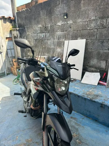 Moto filé. Com roda dianteira de liga leve