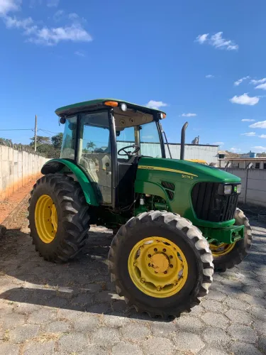 Trator John Deere 5078E 1.500 Horas
