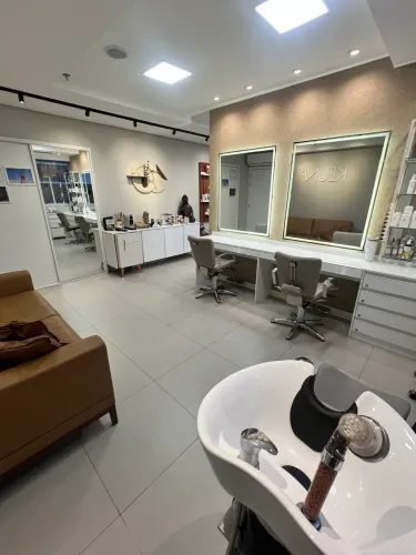 Ponto Comercial - Salão de Beleza Para Cabelo, Maquiagem e Estética - Porto Alegre