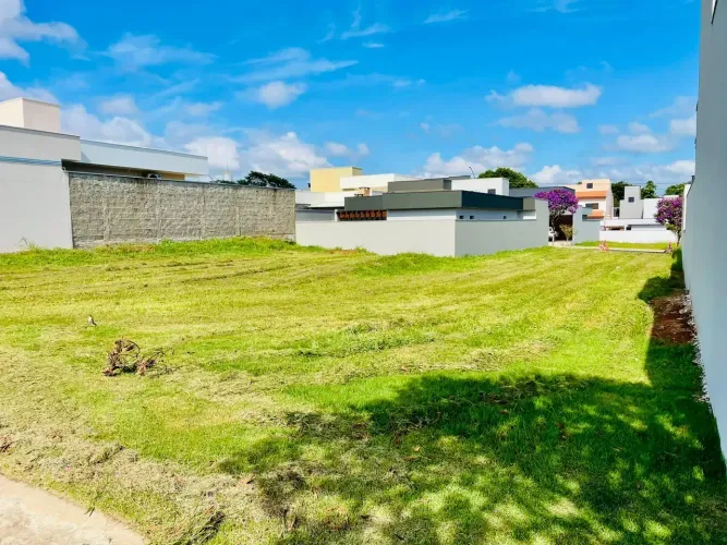 Imóvel para venda tem 250 metros quadrados em Residencial Samambaia - São Carlos - SP