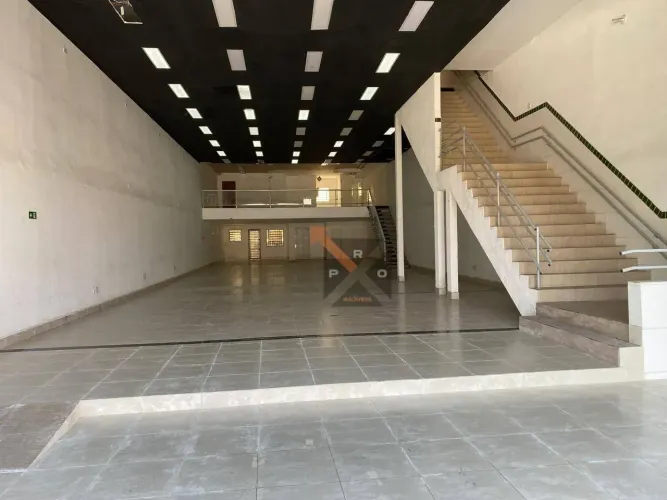 GALPÃO - PRÉDIO COMERCIAL - ELEVADOR - 350M² DE VÃO LIVRE - 100M² MEZANINO - 350M² ANDAR S