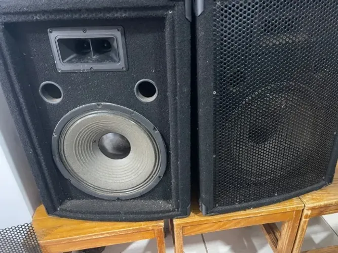 Caixas par trapezoidais 12" Tomahawk Heavy 150watts 8 Ohms tuiter suporte tripé pegador
