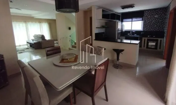 Casa para locação em Cotia-SP, Jardim São Vicente: 3 quartos, 3 suítes, 1 sala, 5 banheiro