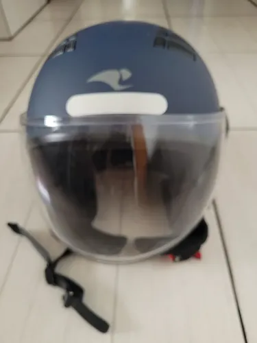 Capacete para moto aberto