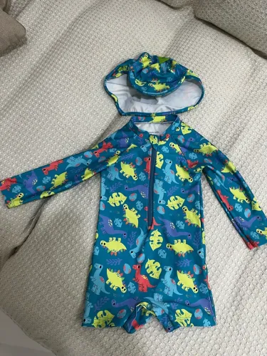 Roupa de praia para menino 1 ano .