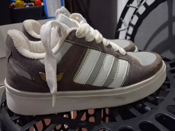 Tênis Adidas casual