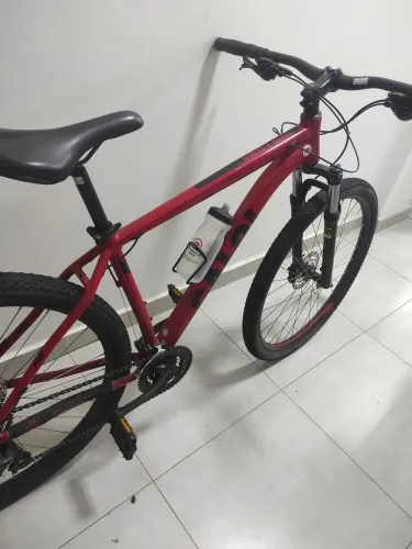 Bicicleta aro 29 freios hidráulicos, 6 meses de uso, apenas. (trabalho e casa!)