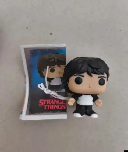 Mike Stranger things kinder Joy
