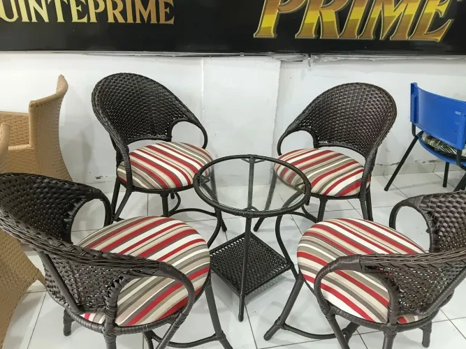 Conjunto de varanda ,terraço e cadeiras