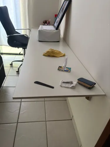 Mesa de estudo em mdf com madeira maciça