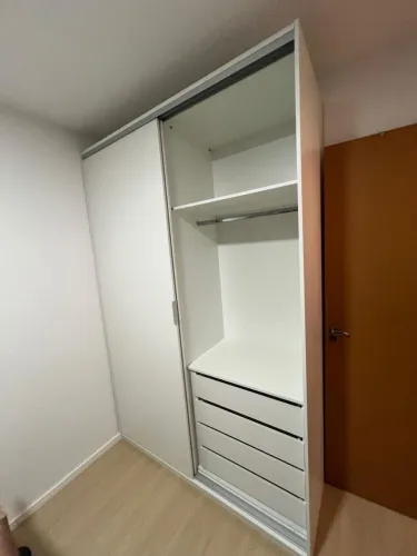 Móveis planejados de alto padrão.