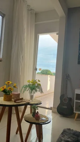 Apto reformado, bem localizado e com preço atrativo. 