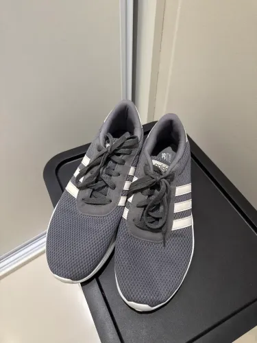 Tênis adidas