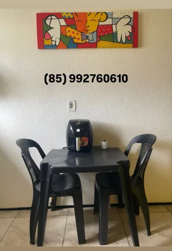 Mesa e cadeira 