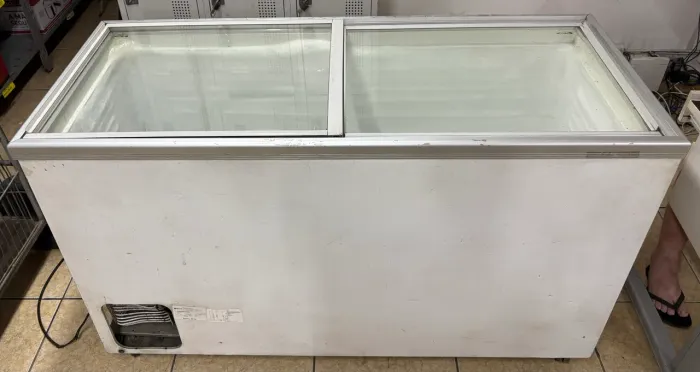 Vendo freezer fricon 220v
