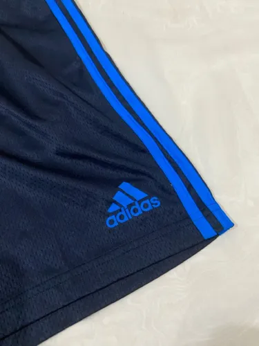 Short adidas original tamanho P com etiqueta.