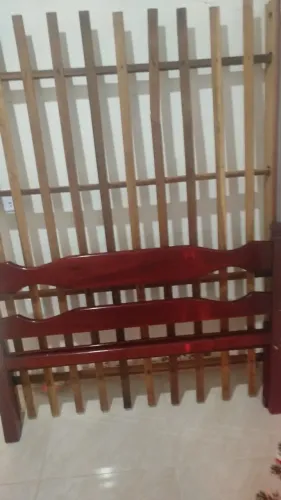 Cama de madeira