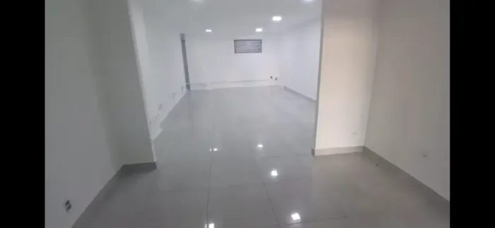 LOJA DE 180 M² PODENDO AMPLIAR PARA ATÉ 260M² EM PRÉDIO NOVO E EXCLUSIVO EM IRAJÁ!! .