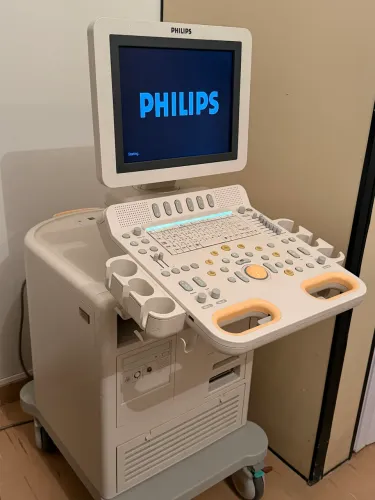 Aparelho de Ultrassom Philips Modelo HD7, com 4 transdutores