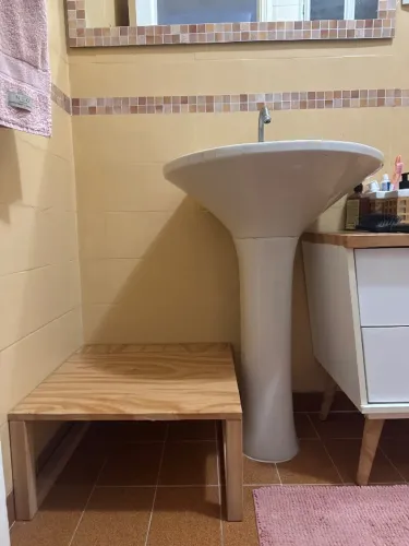 Criado mudo e banco sapateira