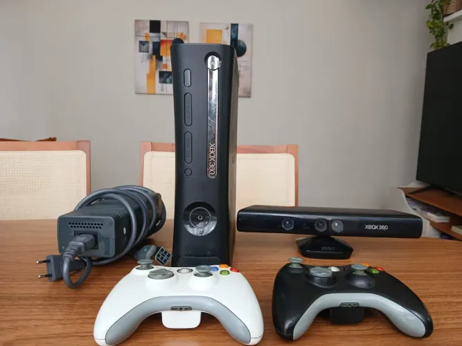 Xbox 360 com HD, Kinect, jogos e controle