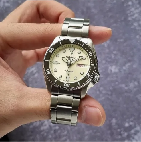 Relógio Seiko SKX 5 Sports Automático Bege SRPK31K1
