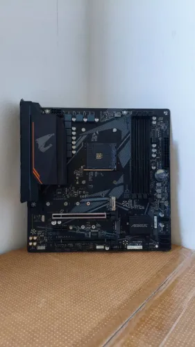 Placa Mãe Gigabyte B550M Aorus Elite