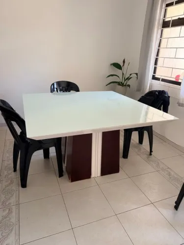 Mesa quadrada tampo de vidro