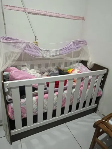 Vende-se berço