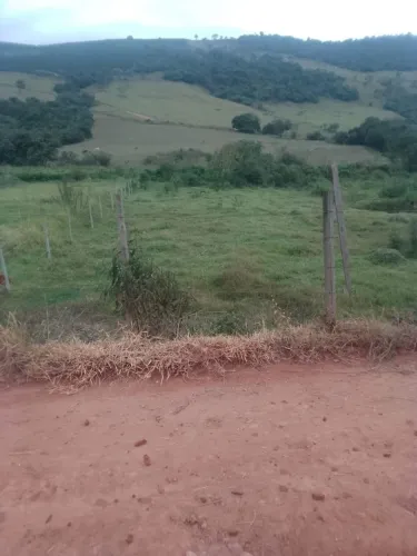 Vendo ou troco 2 terrenos no bairro pinhalzinho em Poço fundo - Leia o anúncio