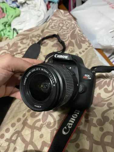 Canon EOS Rebel T100 + Lente 18-55mm - R$ 1.700