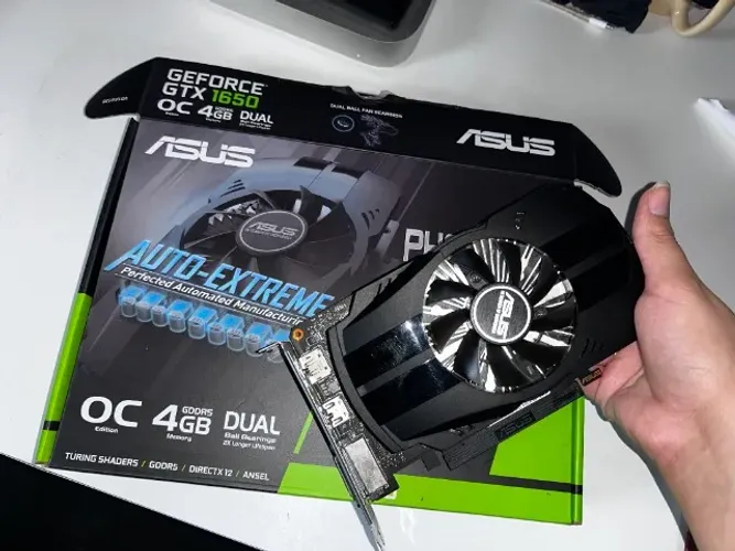 Placa de Vídeo Asus GeForce GTX 1650 - 4GB GDDR5 Phoenix
