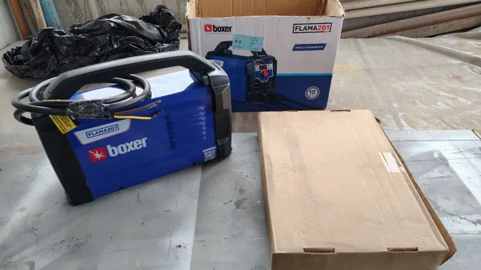 Máquina Inversora De Solda BOXER 200a Flama 201bv (automática)