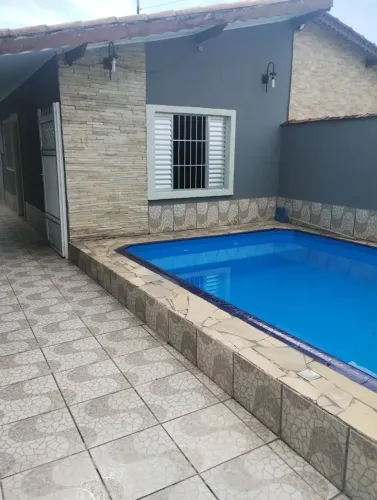 J6 Casa Geminada com piscina no chapéu virado